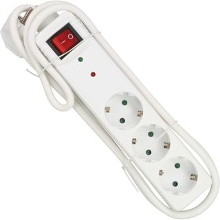 InLine Steckdosenleiste, 3-fach Schutzkontakt, mit berspannungsschutz, mit Schalter, 1,5m, wei